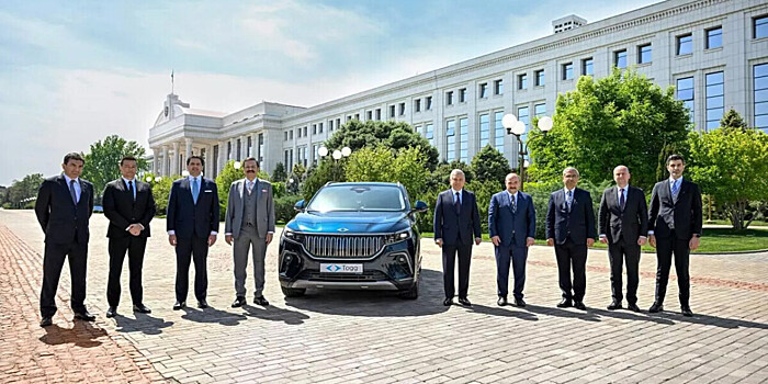 Эрдоган подарил Мирзиееву электромобиль турецкого производства