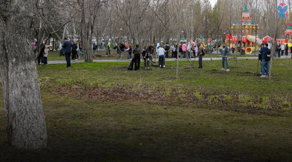 В Самаре в парке Гагарина прошел «космический» субботник