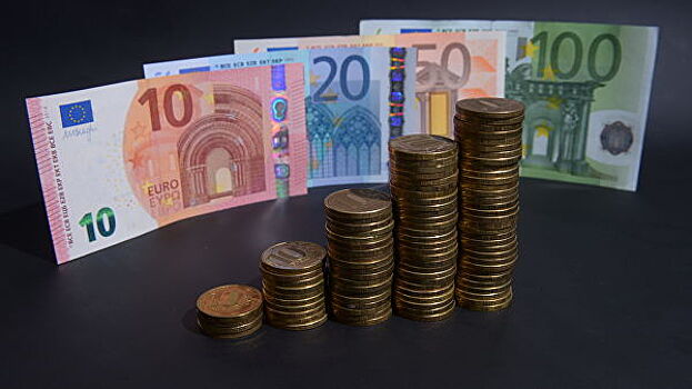 Официальный курс евро вырос до 76,47 рубля