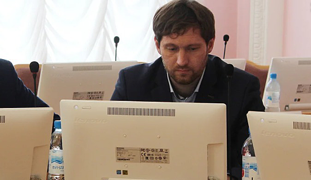 В Омске суд запретил депутату пользоваться интернетом