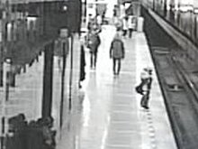 Школьник упал на рельсы в метро Екатеринбурга