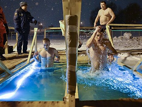 Спасатель назвал главные правила посещения купели на Крещение