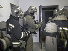 Власти Салехарда оказали помощь хозяйке сгоревшей квартиры на улице Республики