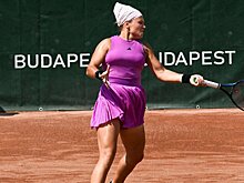 Шнайдер – пятая левша до 21 года, в одном сезоне вышедшая в финалы WTA на всех покрытиях