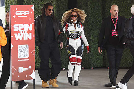 Певица Бейонсе в гоночном костюме появилась на публике с мужем Jay-Z