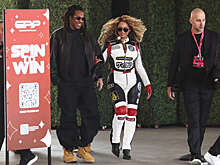 Певица Бейонсе в гоночном костюме появилась на публике с мужем Jay-Z