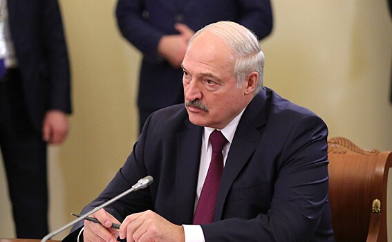 Лукашенко обратился к главе ВС с просьбой поучаствовать в обновлении конституции