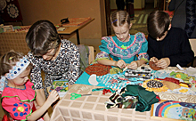 Кроха из Венгерово учит рукодельниц шить