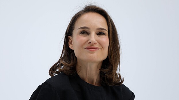 Натали Портман надела прозрачное боди для съемки в Vogue