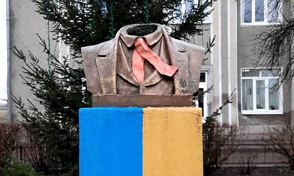Памятнику Тарасу Шевченко «отрезали» голову на Украине