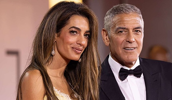 Амаль Клуни удивила образом в микро-шортах