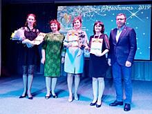 «Без любви детей не научишь». Новосибирские депутаты поздравили лучших педагогов города