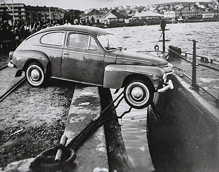 Как в Швеции автомобиль столкнулся с подводной лодкой