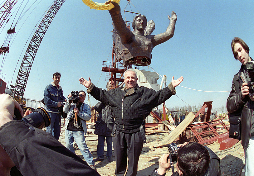 В 1995 году был открыт Парк Победы.