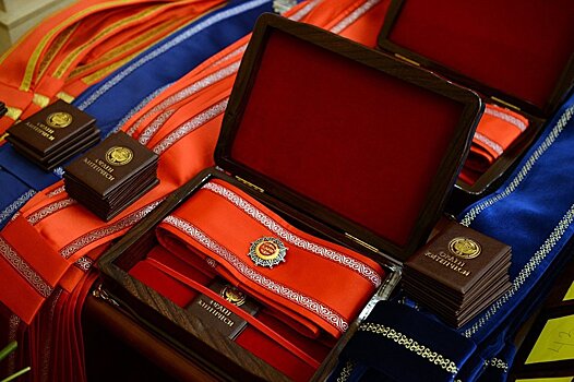 Мэры, чиновники и депутаты — кому еще вручит госнаграды Атамбаев