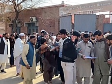 В Пакистане взорвали бомбу у полицейского участка, есть погибшие