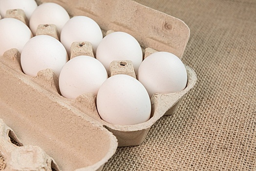 Жители Кузбасса жалуются на подорожавшие вновь куриные яйца и молоко