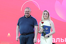 Мельниченко вручил награды представителям активной молодежи