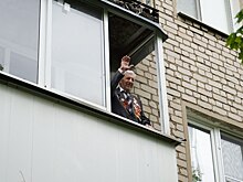 Творческая бригада поздравила ветеранов Дзержинска в рамках акции «Поем двором»