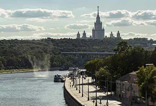 В Москве заметили смерч