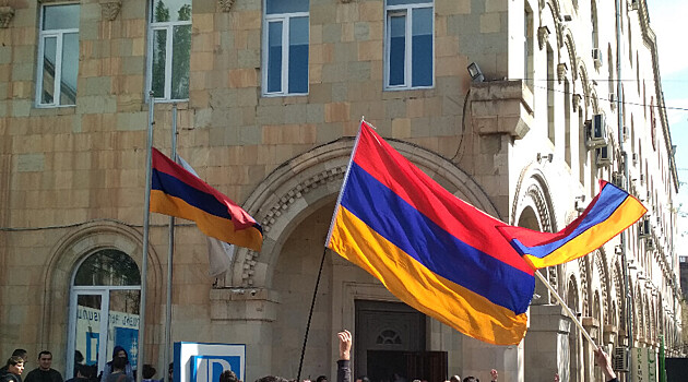 В центре Еревана протестующие требуют отставки Никола Пашиняна