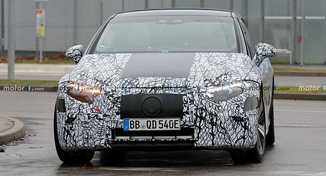 Mercedes EQS засняли на тестах с аэродинамическими колесами