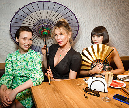 Япония в Москве: Вика Газинская, Полина Аскери и другие на открытии бистро Coba Hand Roll Bar