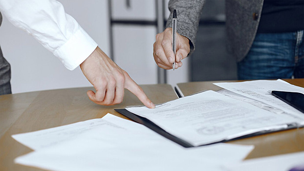 Как избежать последствий, если вынуждают подписать сомнительный документ