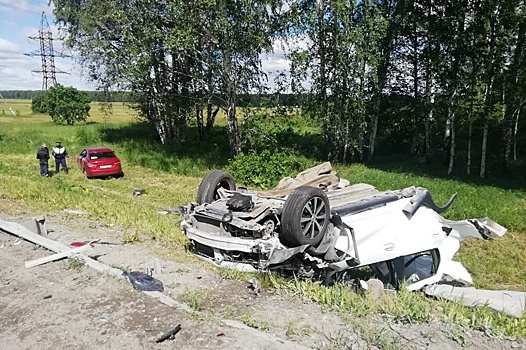 В ДТП под Екатеринбургом порвало на части иномарку