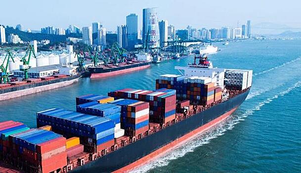 Более 300 контейнеровозов простаивают на подходах к портам по всему миру