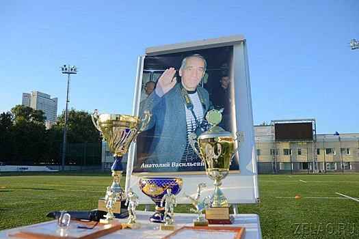 Ветераны футбола провели в Савелках мачт в память зеленоградского фотожурналиста