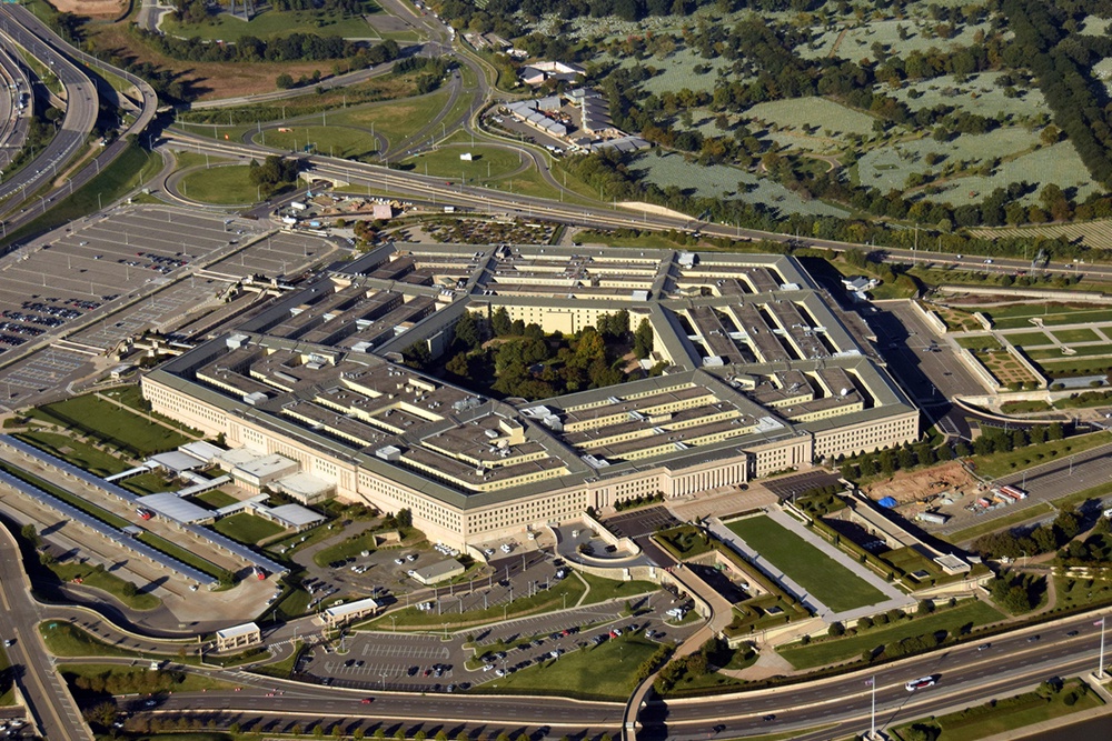 Пентагон: США собирались реконструировать корабли инопланетян при их обнаружении
