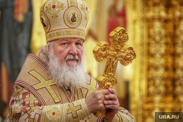 Патриарх Кирилл передвигается на дорогих иномарках из-за титула «великого господина и отца»