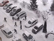 В России предложили доплачивать автовладельцам за помощь в уборке снега