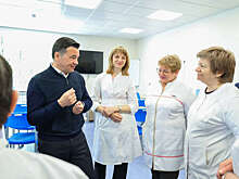 Губернатор Подмосковья Воробьев пообщался с педагогами медколледжа в Дмитрове