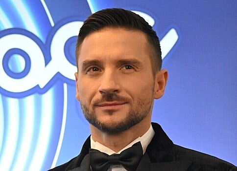 «Мы как Змей Горыныч»: Лазарев поделился забавным фото с детьми