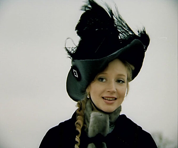 Кристина Орбакайте играет юную принцессу Фике, которой предстоит стать императрицей, в фильме Светланы Дружининой "Виват, гардемарины!".