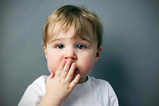 Педиатр объяснила, почему у ребенка сохнут губы