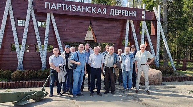 В преддверии Дня Победы сотрудники и ветераны УВД по ЮЗАО столицы посетили парк культуры и отдыха ВС РФ «Патриот»