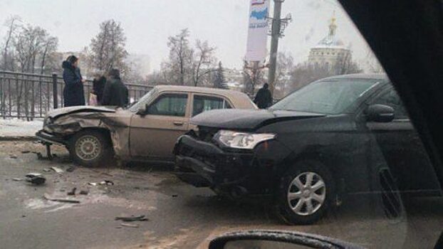 Авария на Тургеневском мосту парализовала движение в Орле