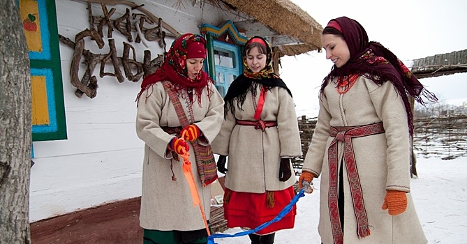 Каким девушкам на Руси к ноге привязывали колодку