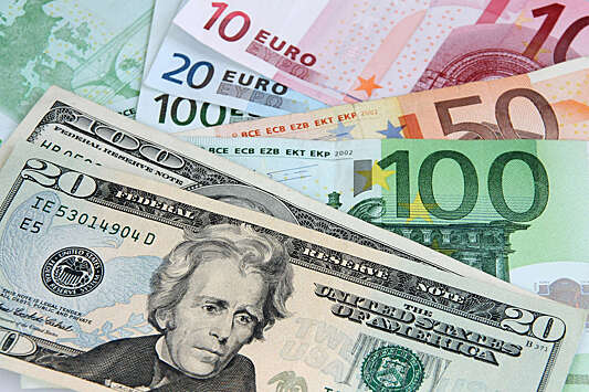 В Банке России сообщили, что доля доллара и евро во внешних расчетах России упала ниже 50%