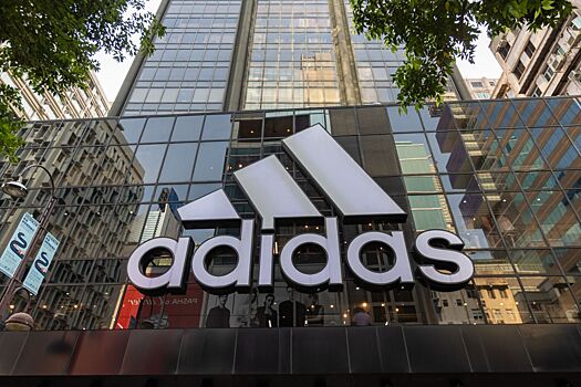 Ничего лишнего: adidas выпускает минималистичную коллекцию без отвлекающих элементов