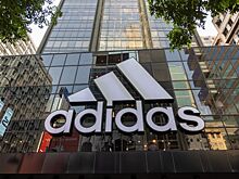 Ничего лишнего: adidas выпускает минималистичную коллекцию без отвлекающих элементов