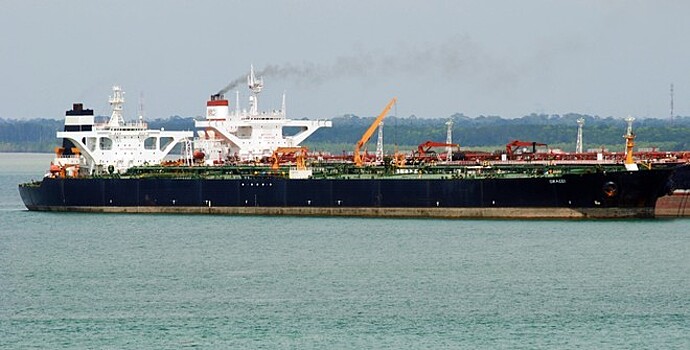 Судовладелец сообщил, что на борту танкера Stena Imperio находятся три российских моряка