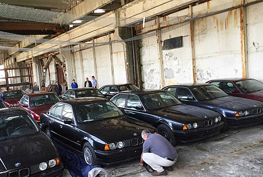 В Болгарии нашли забытый склад с новыми «пятерками» BMW из 1990-х