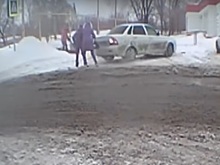 Видео момента ДТП: в Сызрани водитель «Приоры» сбил местную жительницу