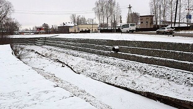          В Вятских Полянах завершили работы по берегоукреплению реки Тойменки       