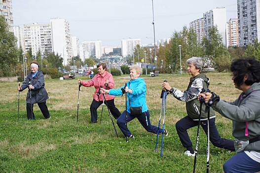 Жители Бутова приняли участие в фестивале скандинавской ходьбы