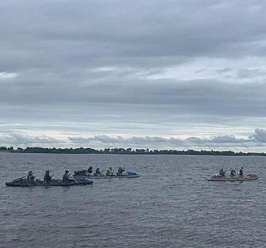 В Приамурье во время сплава на лодке пропал мужчина с детьми. Туристов нашли